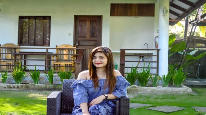 Trisha TheHomeTrotters