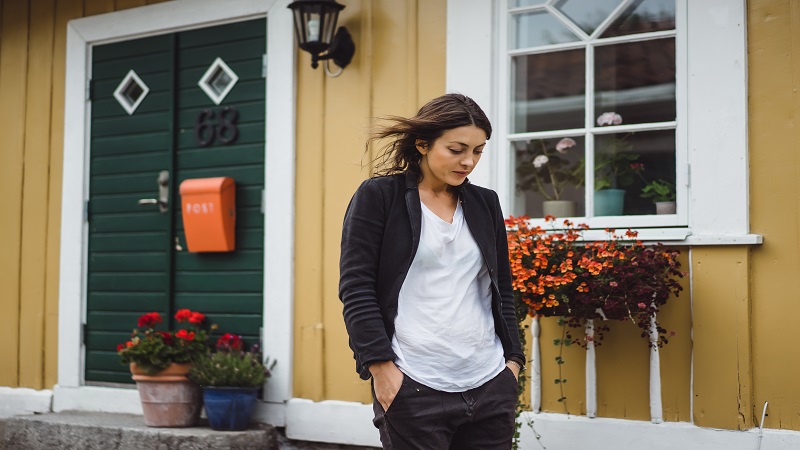 Trisha TheHomeTrotters: The Voice that  Turns Houses into Homes
